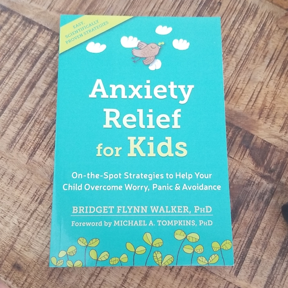 📚 Anxiety Relief For Kids Paperback Book by Bridget Flynn Walker PhD 📚